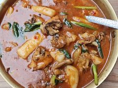 铜锅饵块油焖鸡-缘生态云南菜·野生菌庭院餐厅(华侨城店)