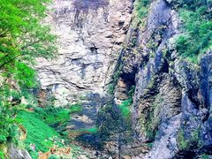 -燕子河大峡谷天坑仙境