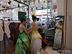 -鸿通城购物中心