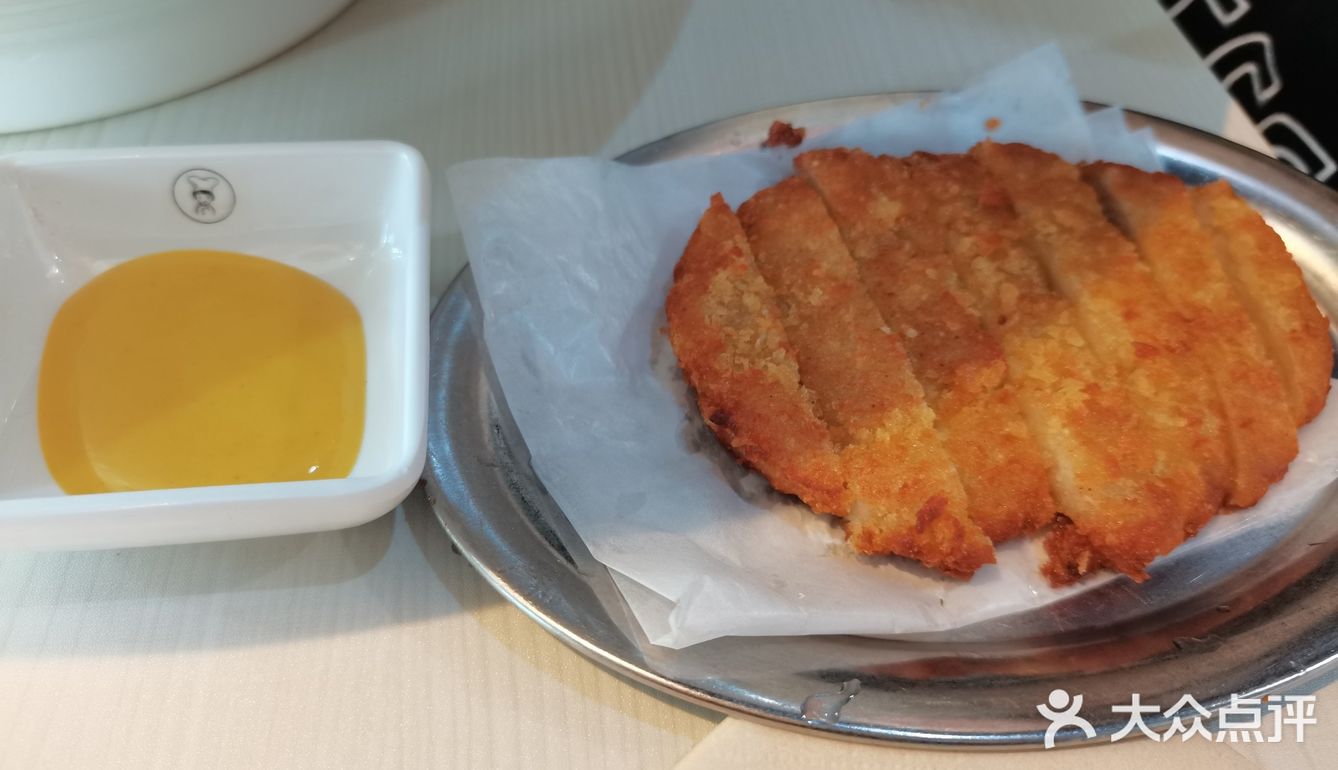 外酥里嫩，我们吃完又追加了一份，记得一定要蘸配的酱