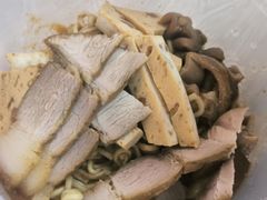 -松树干拌面店