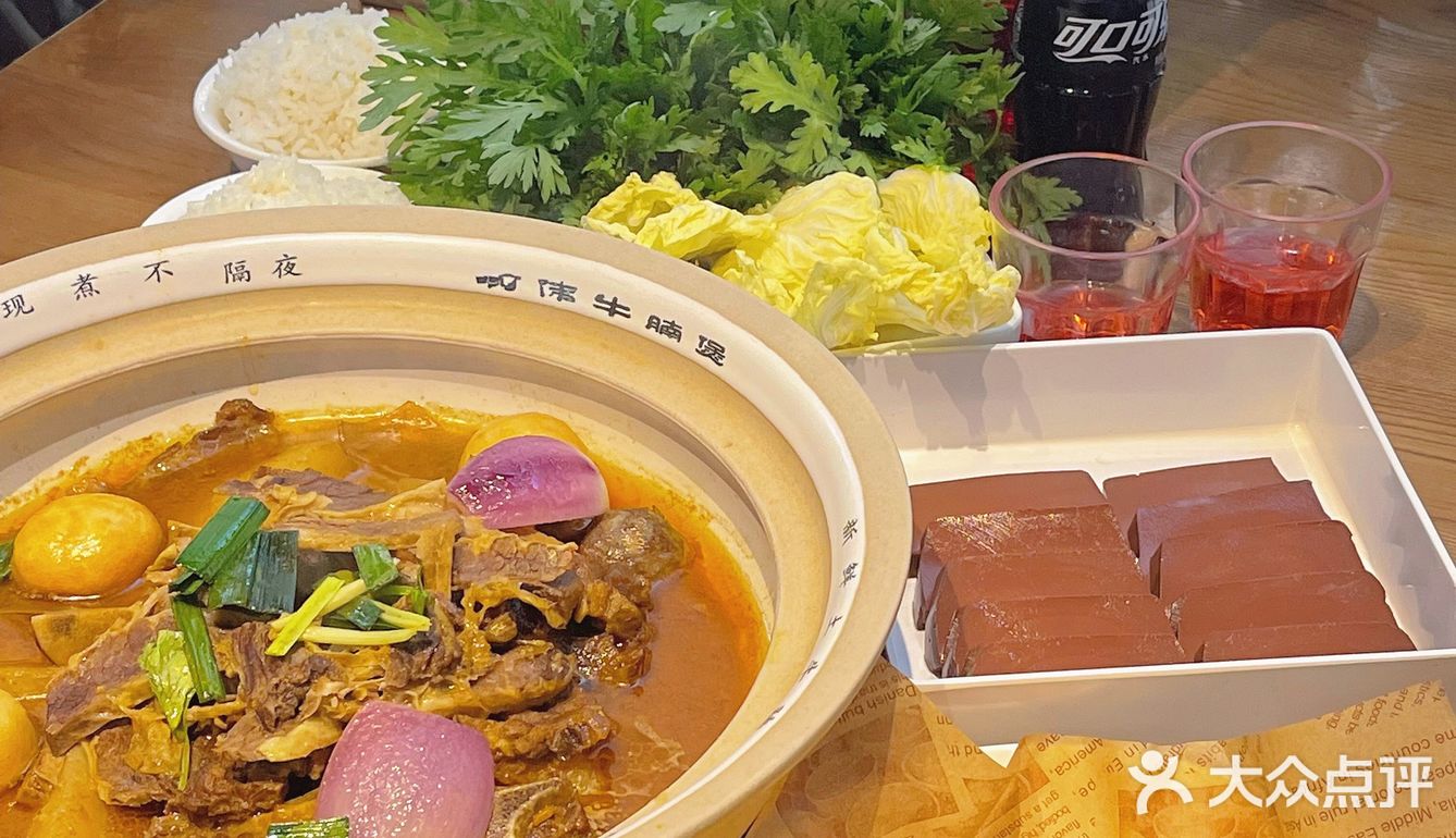 这家牛腩煲够正!红糖糍粑也好吃!