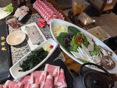 -老牌坊云南鱼豆花火锅(哈西万达店)