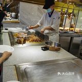 周末下大雨的天气人还是很多