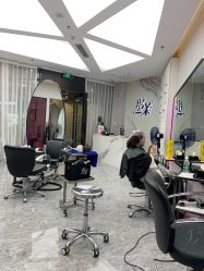 -变画·发型STUDIO