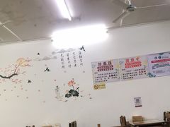 大堂-正宗普宁豆干坊·洪记砂锅粥(红领巾路店)