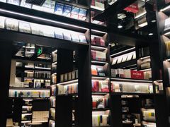 -钟书阁(群光广场店)