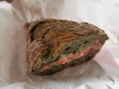 草莓飞鱼籽面包-Let's Taipei 非常烘焙(太古里店)