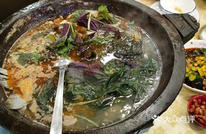 Stone Pot Wanzhi Fish