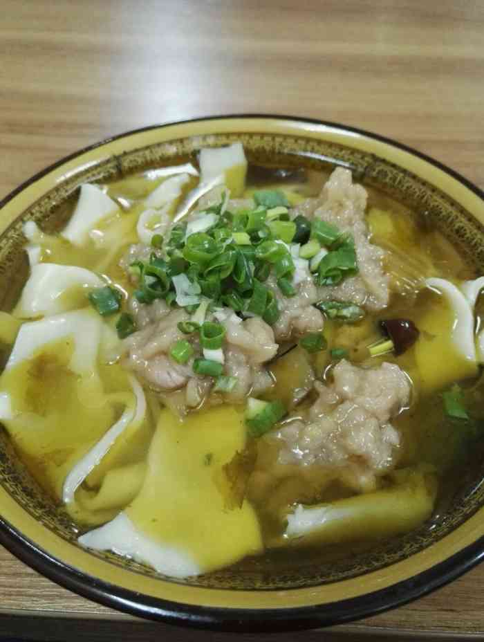 吃的酸菜滑肉面块.份量够,就是觉得酸菜味不够浓.不错