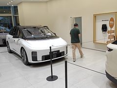 -理想汽车(世纪汇店)