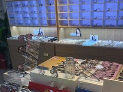 -天空之镜眼镜店蔡司依视路配镜授权零售店(望京颐堤港店)