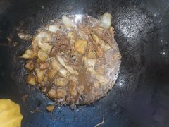 -粘豆包柴火铁锅炖