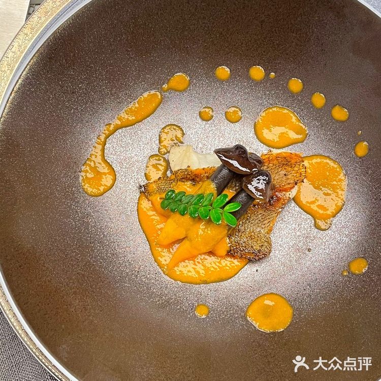 黑牛先生家的黑毛和牛都是自有牧场，中国人自有的黑毛和牛