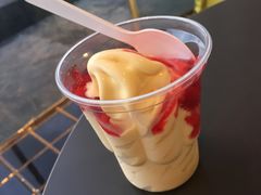 芝士咸蛋黄草莓新地-麦当劳(百利广场店)