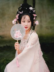 -一揽芳华汉服旗袍体验馆(拙政园店)