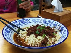 -渝之汇牛肉豌杂面