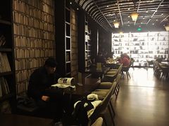 -钟书阁(松江泰晤士小镇店)