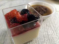 红什菌奶冻-广州花园酒店-凌璇阁360度高空海鲜自助餐CAROUSEL