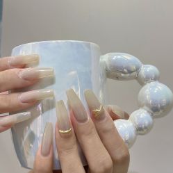 -花岐款式专研健康美甲沙龙