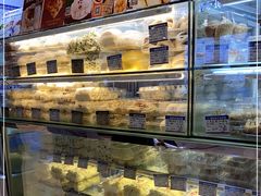 面包甜点陈列柜-白玉兰食品甜凤店(合生汇店)