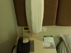 特惠大床房-莫泰酒店(上海虹桥北新泾地铁站天山路店)