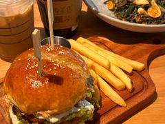 -三勾JJJ Burger&Coffee(梅溪湖店)
