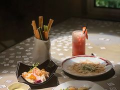 -穹六人间 people 6(岳阳路店)