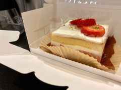 草莓小方-black rainbow coffee