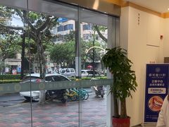 -皓齿连锁·雅贝健口腔·种植·矫正中心(虹口曲阳路店)