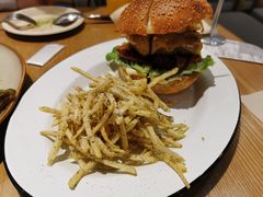 27特色牛肉汉堡-HELLO 27 意面·沙拉·帕尼尼