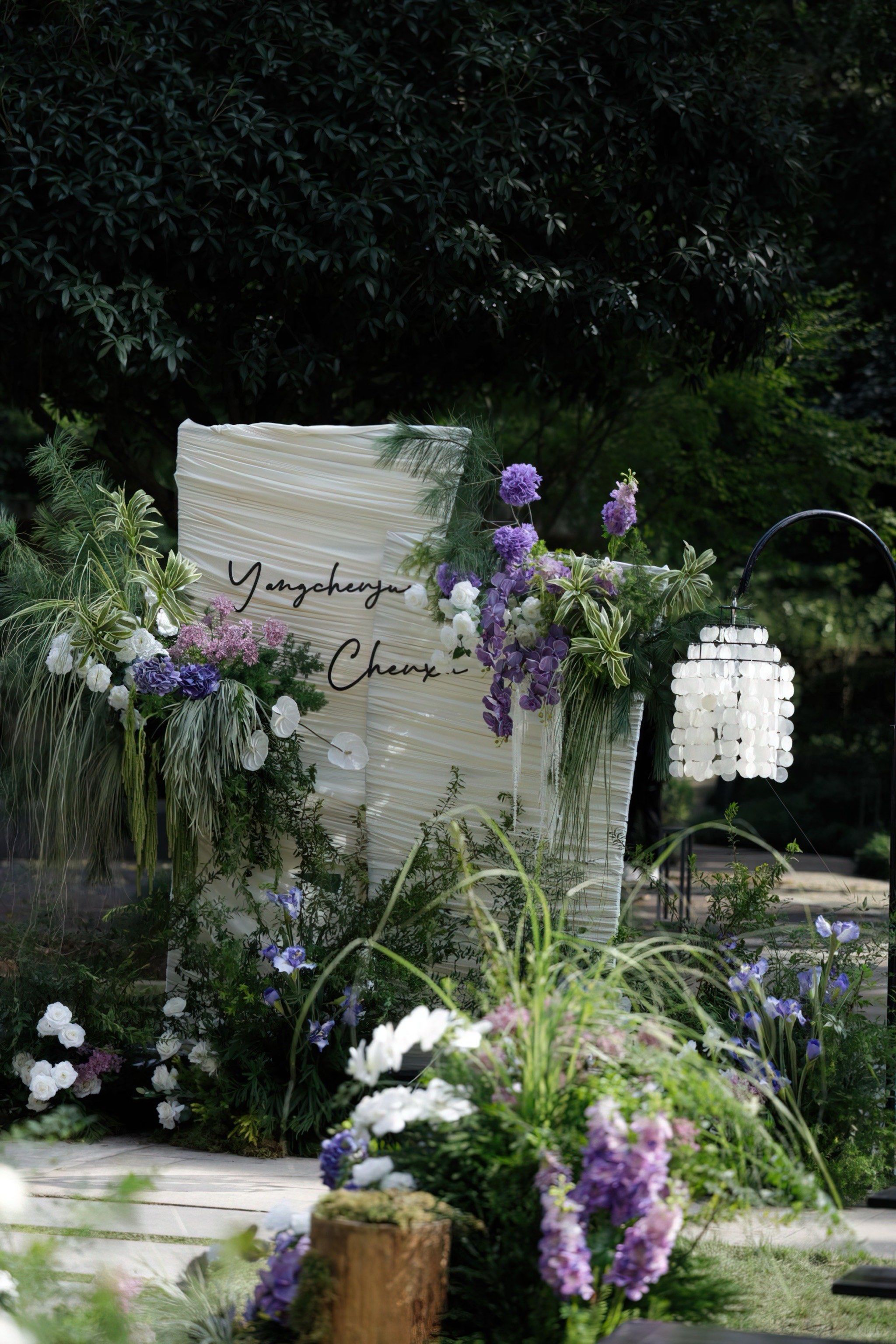 森系户外草坪婚礼