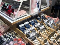 店内环境-名创优品(机场路百信广场店)