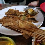 一个小店，有铁板和烤串，味道还行