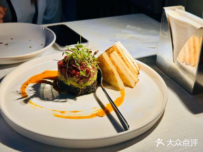 Solo(衡山路店)牛肉塔塔配牛油果黑橄榄酱图片