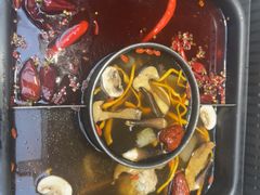 -老牌坊云南鱼豆花火锅(哈西万达店)