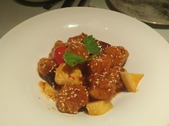 椰果菠萝咕噜肉-闻见中国海南菜(K11店)