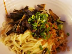 开洋葱油拌面-弄堂咪道-饭香·面香·馄饨香(汇锦广场店)