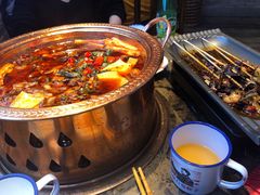 -沪小二炭火蛙锅(淮海中路美食不夜城店)