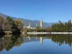 -三塔倒影公园