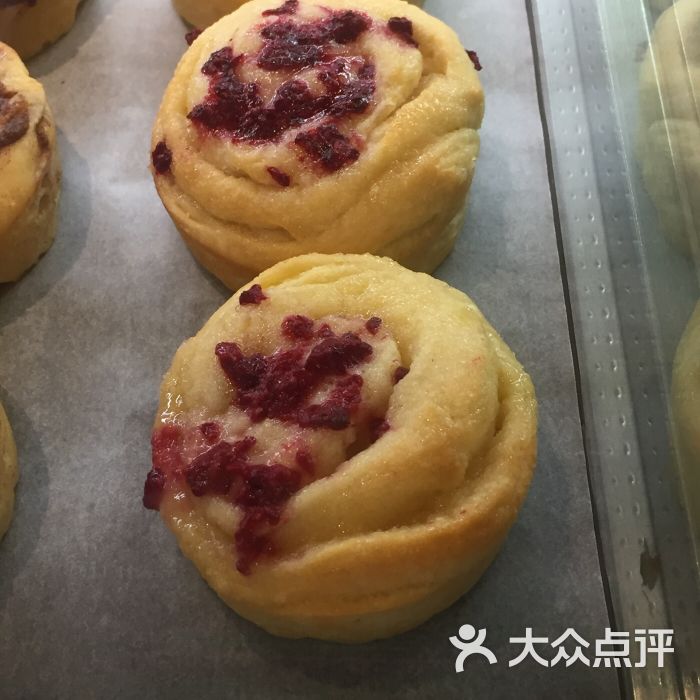 respberry danish roll