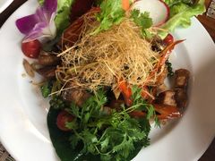 -Chom Cafe and Restaurant