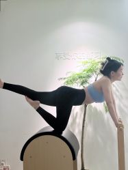 -闺蜜瑜伽·普拉提女性塑形馆