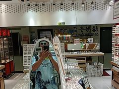 -美式眼镜·授权蔡司.依视路.尼康.豪雅.明月(人民广场店)