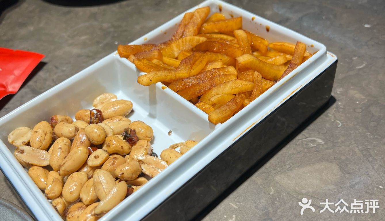 位于五道口购物中心五层。店内干净整洁，座椅设计舒适