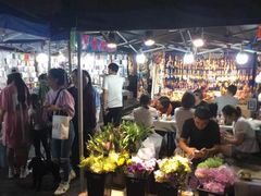 -吴山路夜市