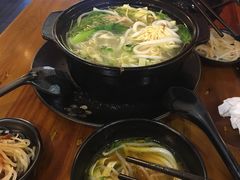 -丽虹云南过桥米线(兴工街店)