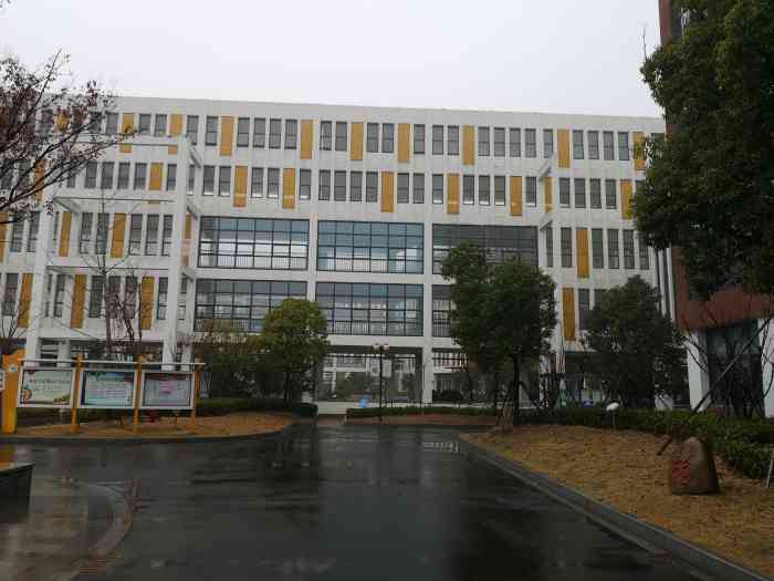 漕湖学校"漕湖学校位于相城区漕湖街道广济北路倪汇村.