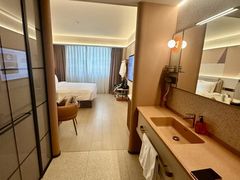 -桔子酒店(上海西藏北路地铁站店)