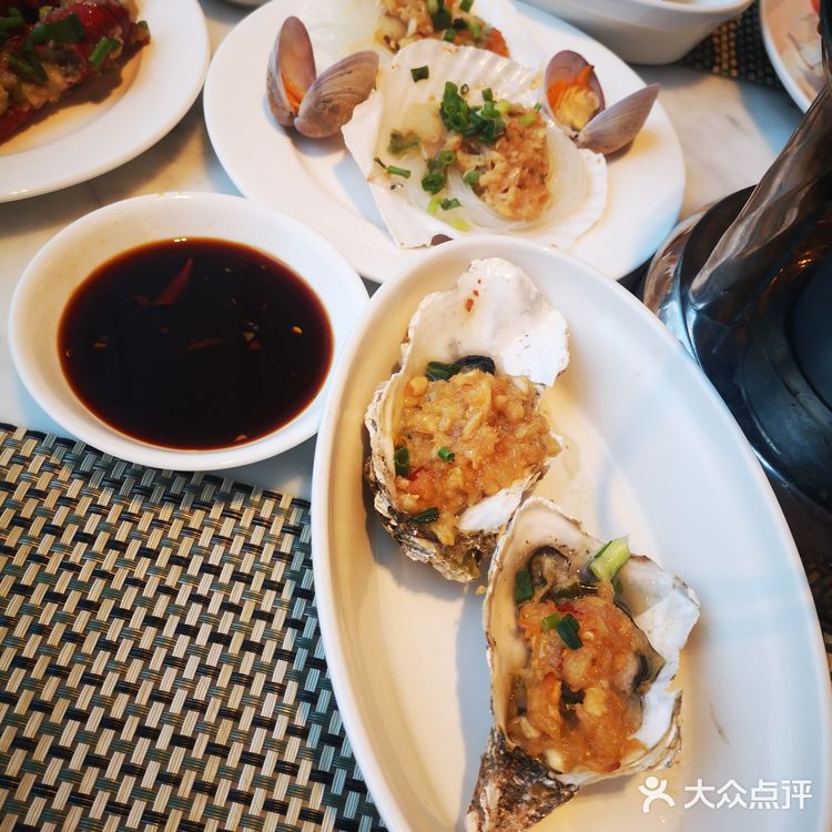 最好提前预定。收餐盘的小哥哥，很及时的会把空餐盘拿走